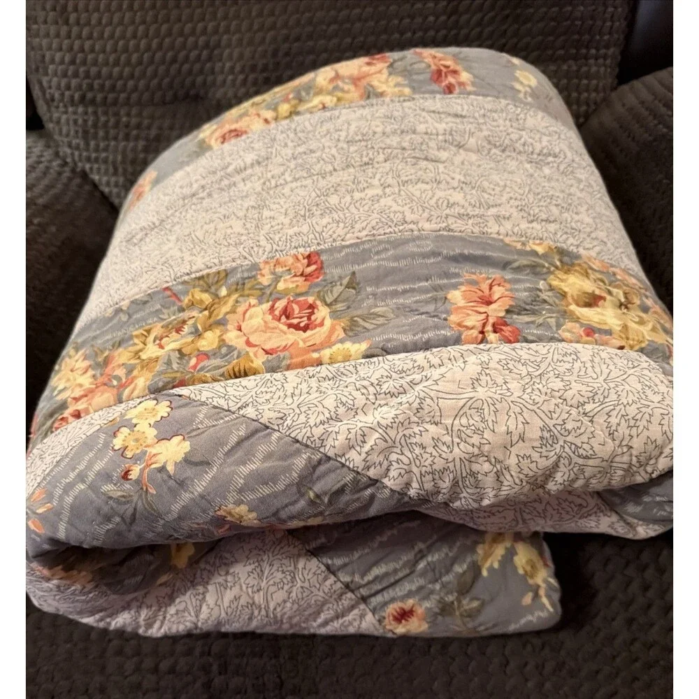Vintage Impression King Quilt Cottage/Granny Core, floral 96”x104”. Good Cond!